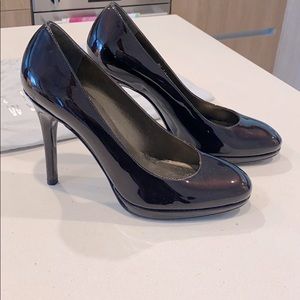 Stuart Weitzman chocolate brown patent leather 7 M